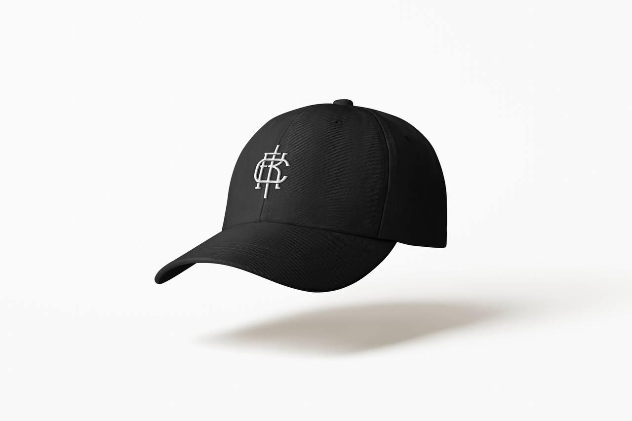 Кепка з білою вишивкой FCKK